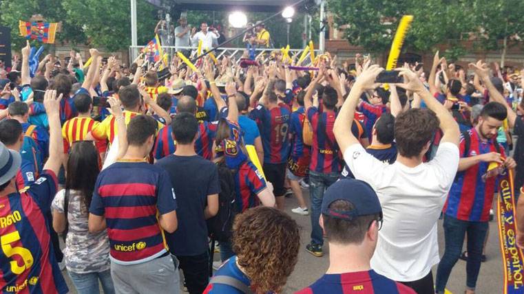 Fantástico Ambiente En La Fan Zone De La Final De Copa Del Rey Fc Barcelona Noticias