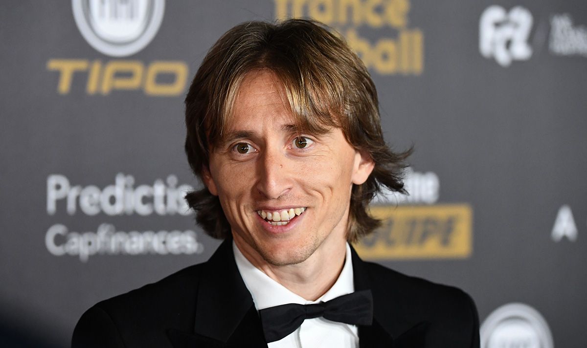 Modric, a knight: it Delivered to Leo Messi the Golden Ball 2019