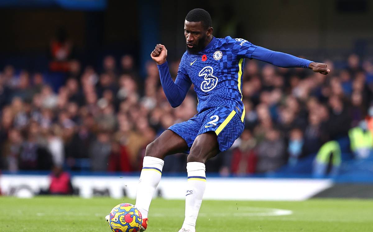 Antonio Rüdiger en un partido de la Premier