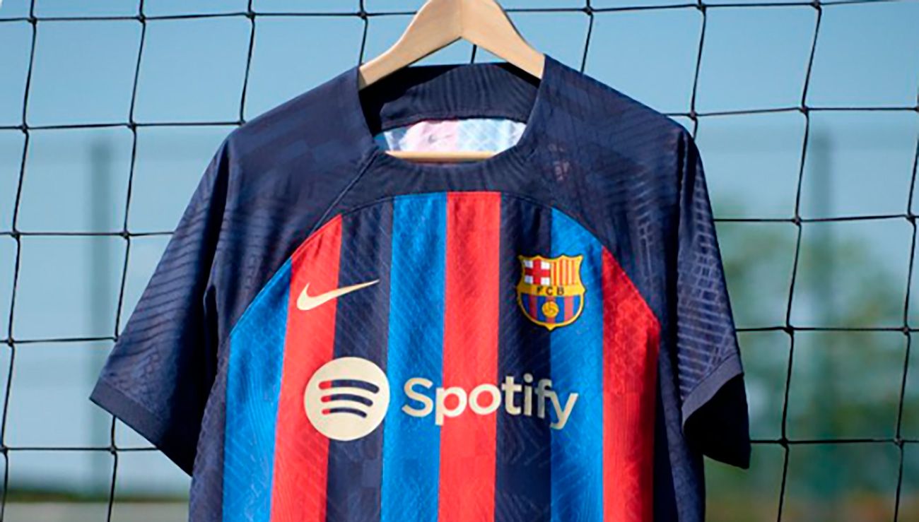overschot Reizende handelaar Echt OFFICIAL: Barça unveils its new shirt for the 2022/23 season