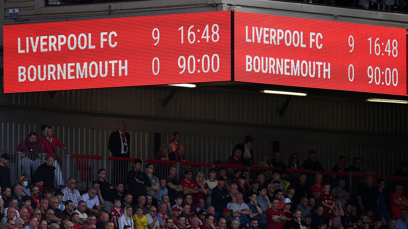 Pizarra de Anfield Road en el Liverpool-Bournemouth (9-0)