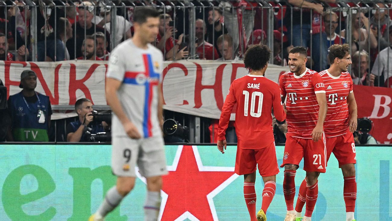 Bayern Munich players celebrate one of their goals against Barça (2-0)