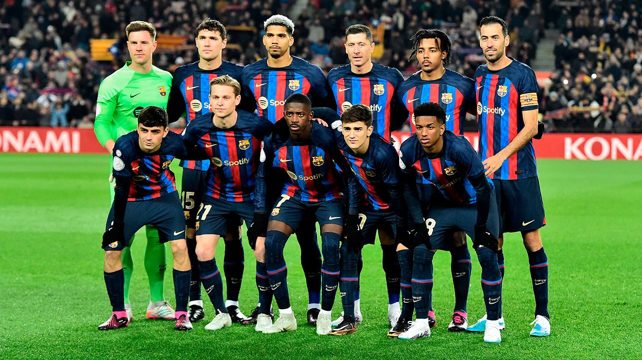 The Barcelona is out of the Champions League But it aspires to League  and Glass