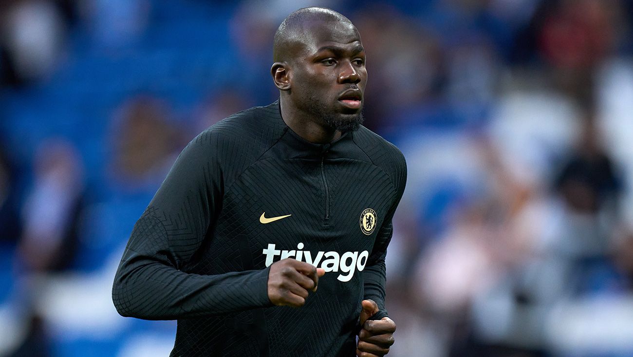 Kalidou Koulibaly en un calentamiento con el Chelsea