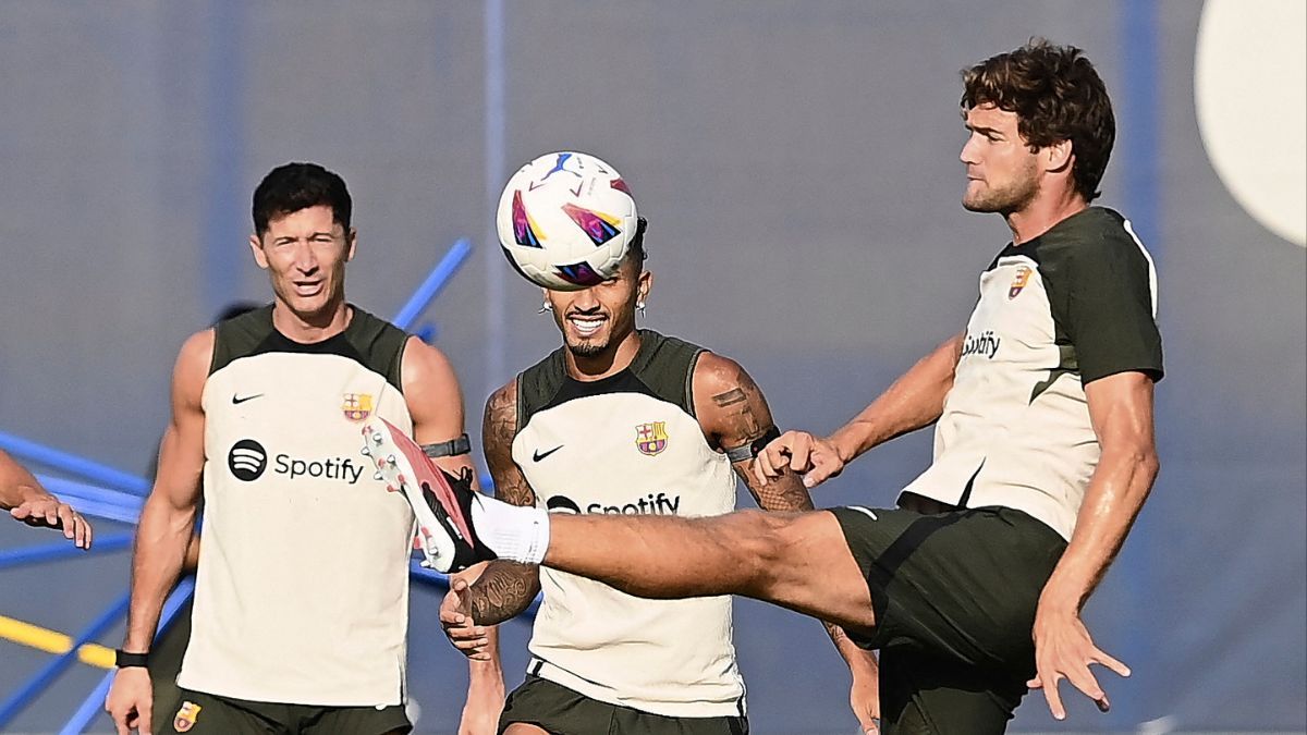 Marcos Alonso en un entrenamiento del FC Barcelona