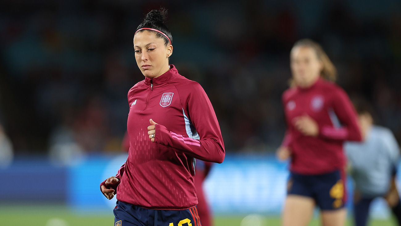 Jenni Hermoso antes de un partido con España