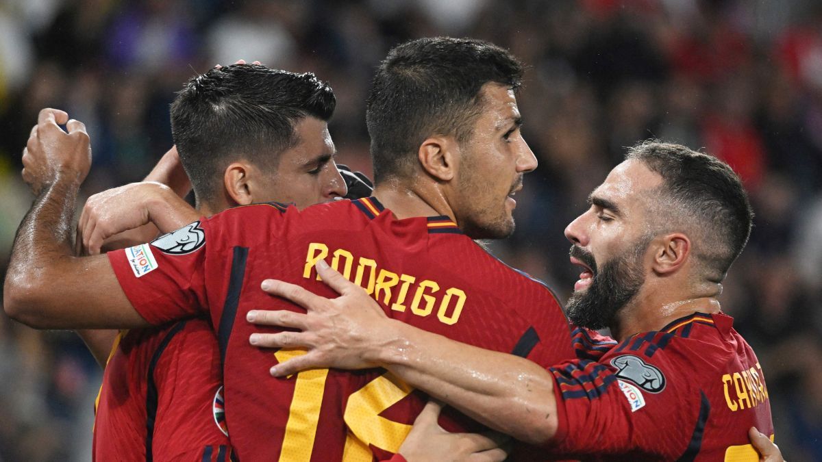 Los jugadores de España celebran un gol ante Georgia