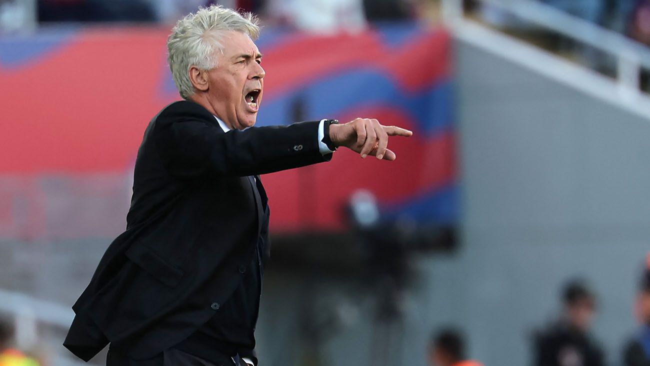 Carlo Ancelotti durante el Barça-Madrid en Montjuïc