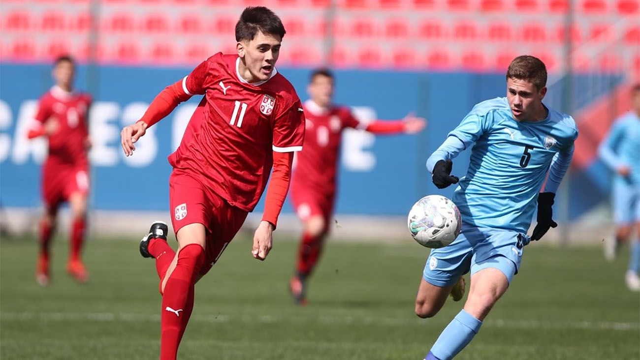 Matija Popovic en un partido con la Sub-17 de Serbia