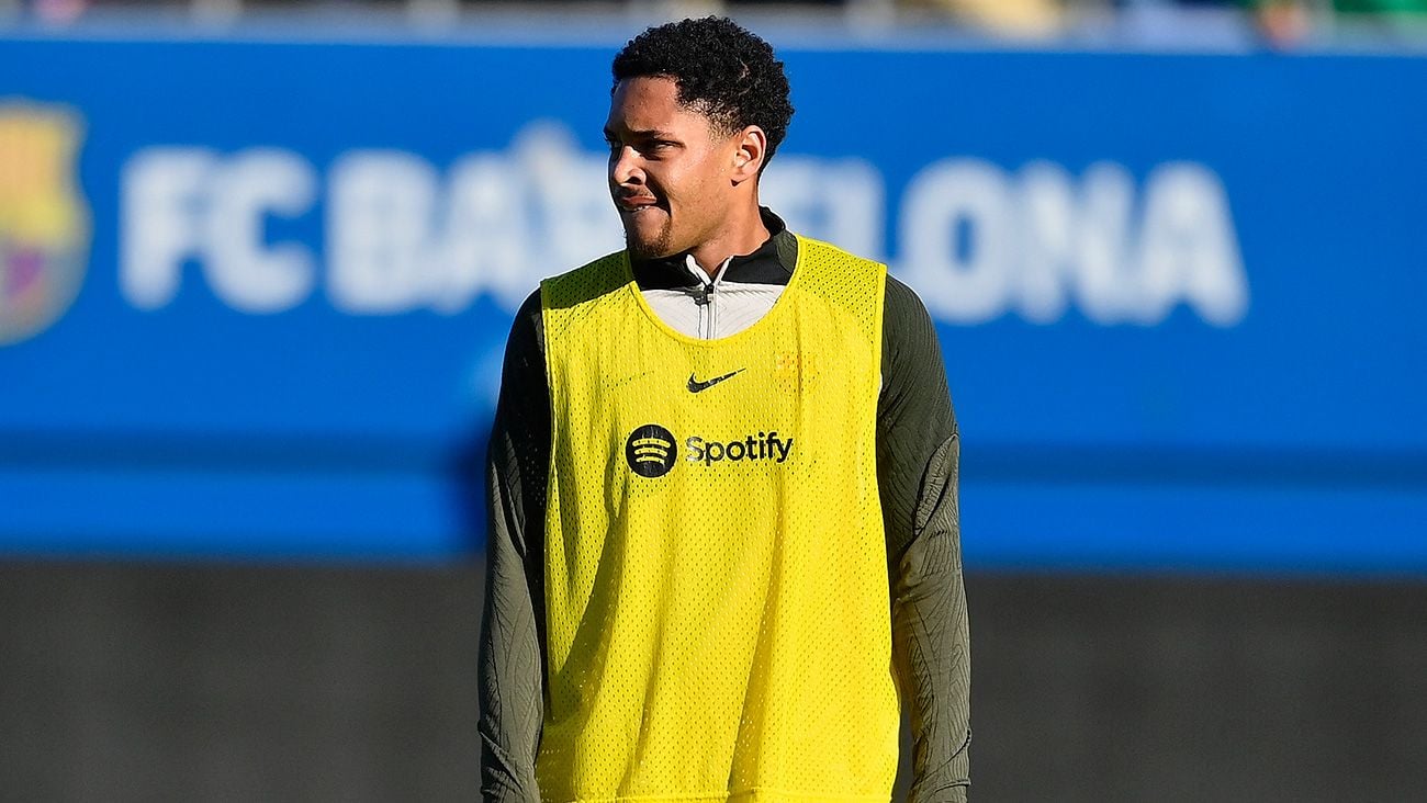 Vitor Roque en un entrenamiento del Barça