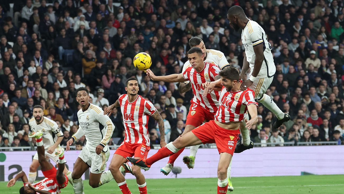 Jugada del penalti al Real Madrid vs Almería