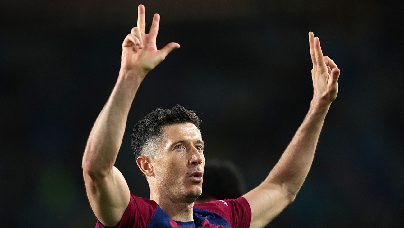 Robert Lewandowski celebrando un gol con el Barça