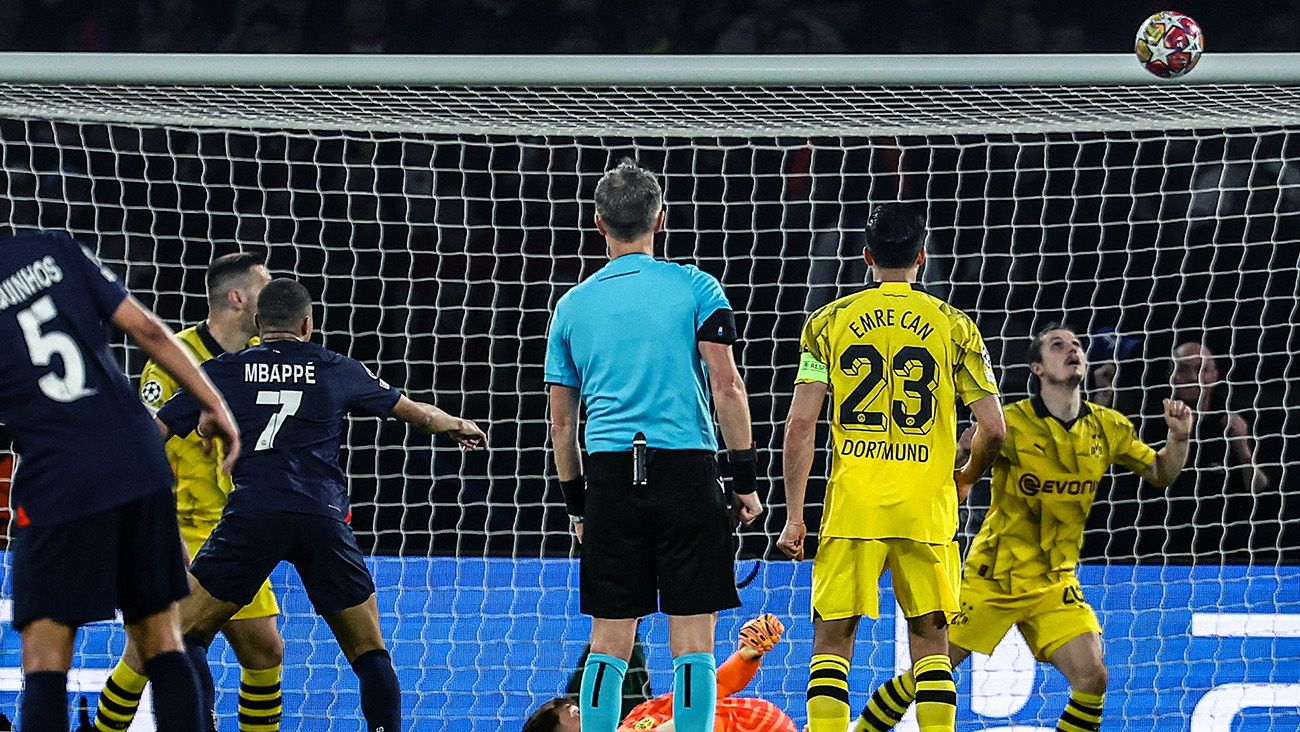 One of Mbappé's shots hit the post in PSG-Dortmund (0-1)