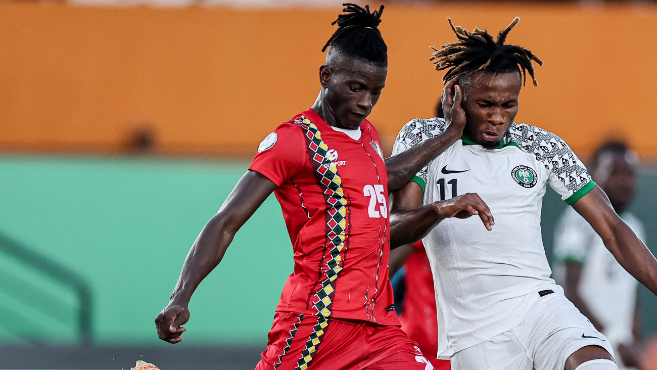 Edgar Ié, exjugador del Barça, disputando un duelo de la Copa Africana de Naciones con la selección de Guinea Bissau