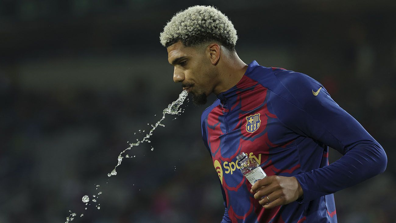 Ronald Araújo in a warm-up with Barça