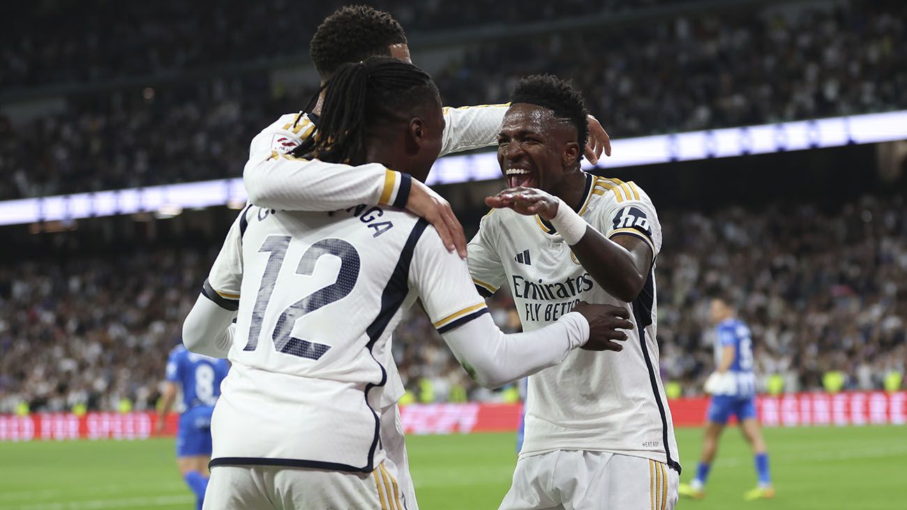 Vinicius festejando su primer gol ante el Alavés