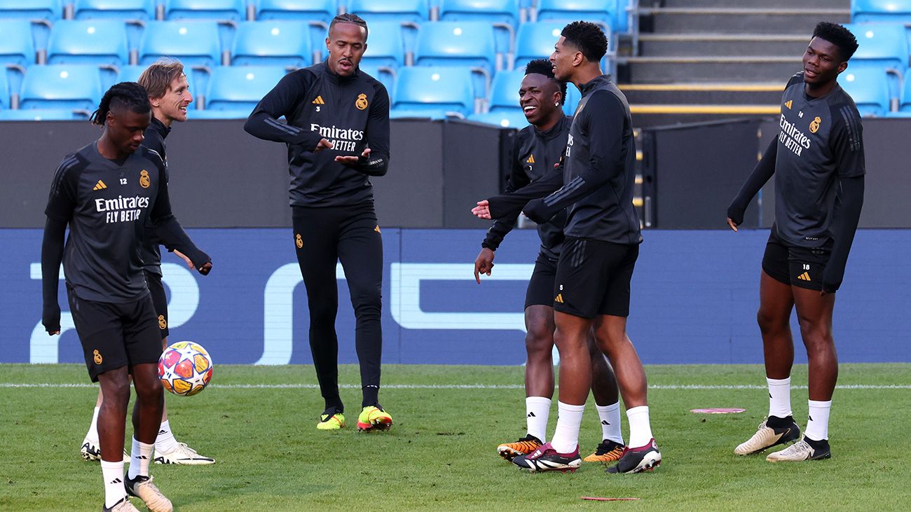 Varios jugadores del Madrid en un entrenamiento