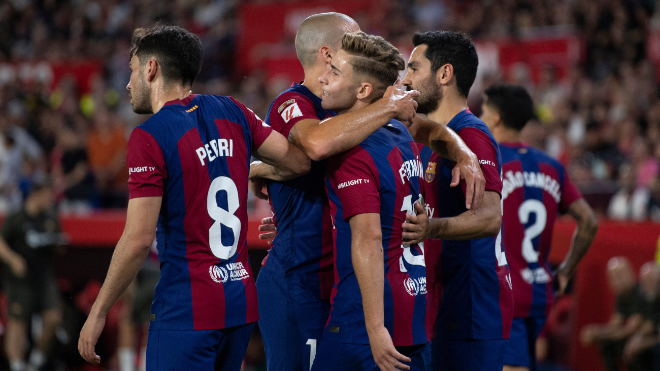Pedri, Oriol Romeu y Gündogan celebrando con Fermín el gol de la victoria ante el Sevilla 
