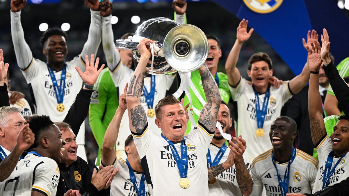 Toni Kroos levanta la  Champions League