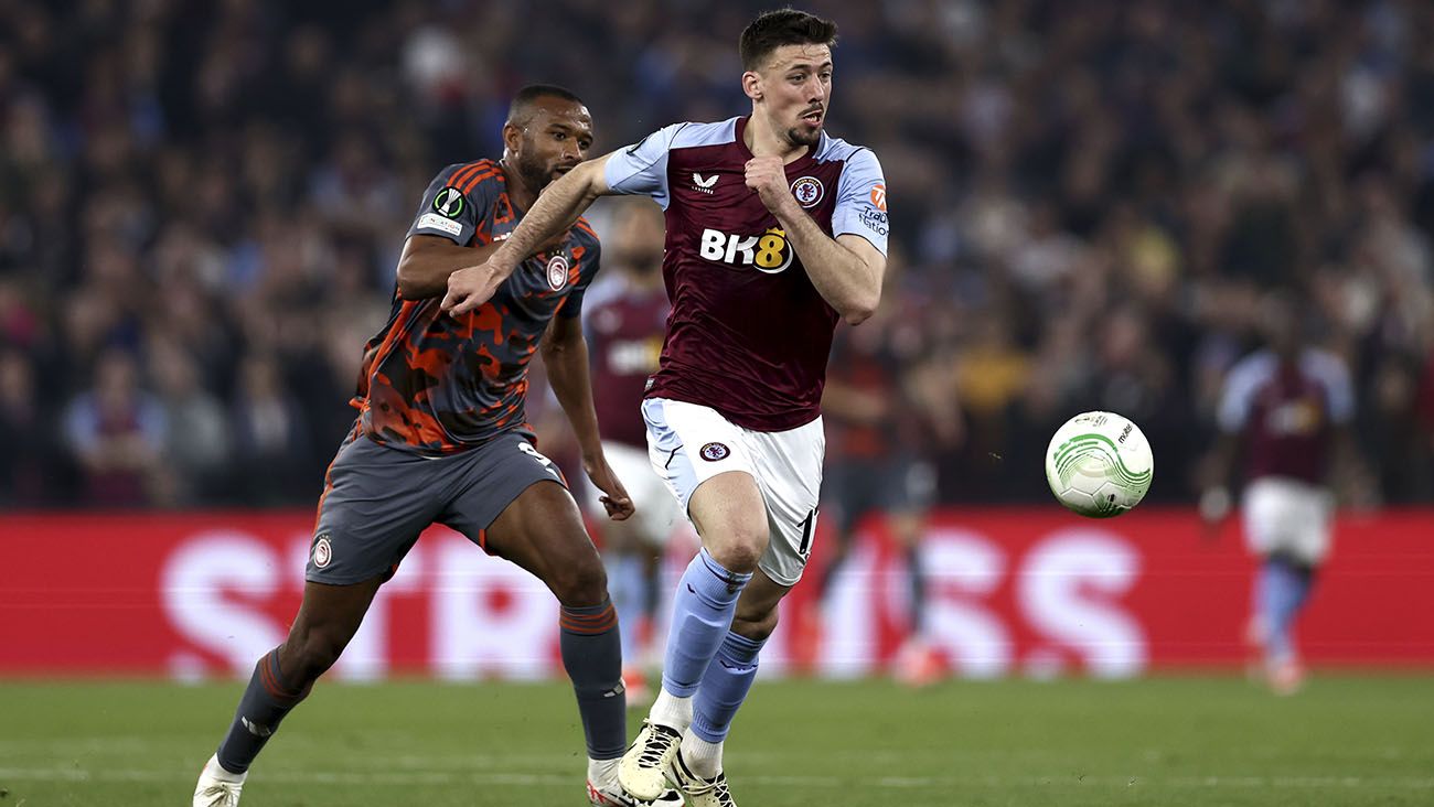 Clément Lenglet durante un partido con el Aston Villa