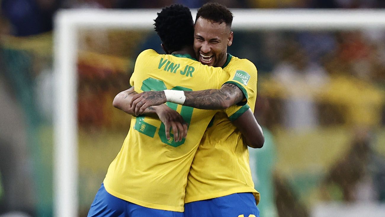 Vinicius and Neymar during a match with Brazil