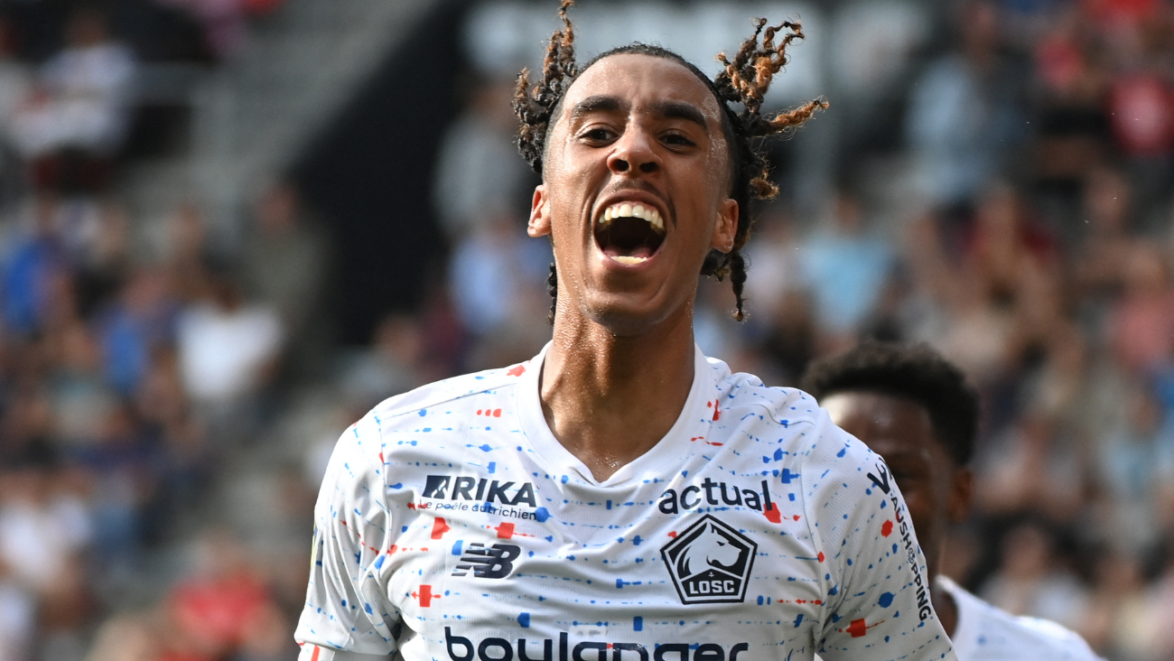 Leny Yoro en el duelo entre el LOSC Lille y el Stade Rennes en la Ligue 1