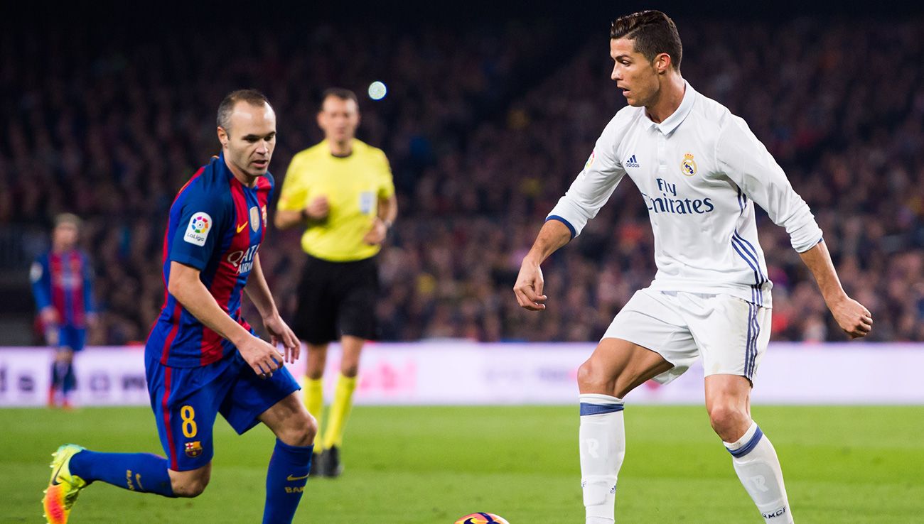 Andrés Iniesta y Cristiano Ronaldo en un Barça-Madrid de 2016