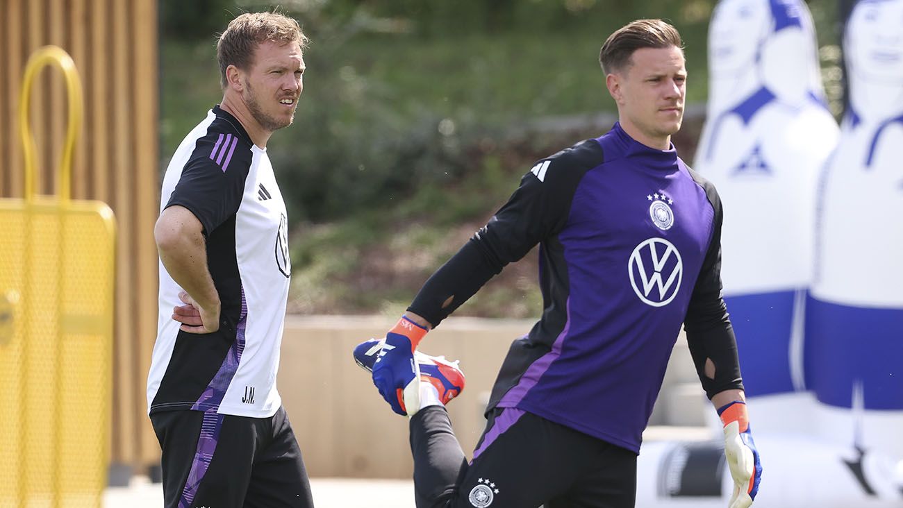 Julian Nagelsmann y Ter Stegen en un entrenamiento con Alemania