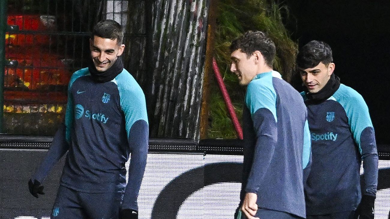 Ferran, Christensen y Pedri entrenando con el Barça