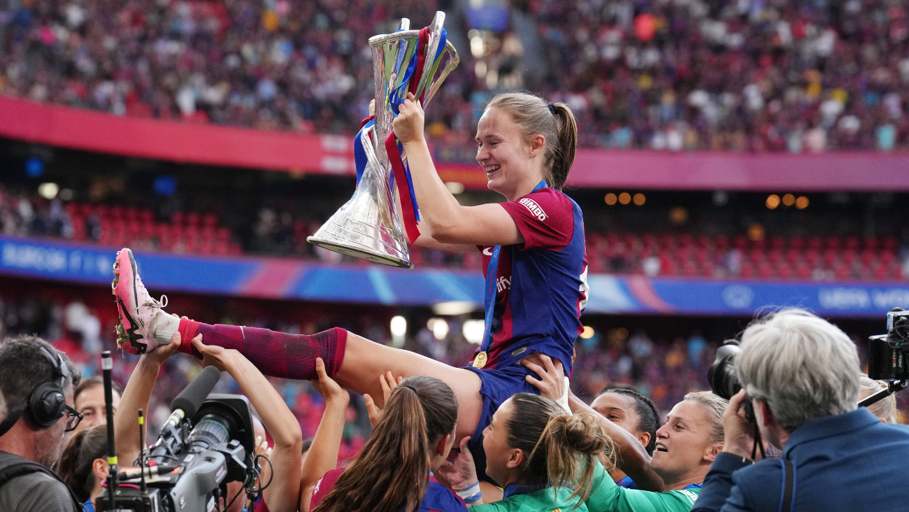 Caroline Graham Hansen en la celebración de la consecución de la UEFA Women's Champions League con el Barça Femení ante el Olympique Lyon