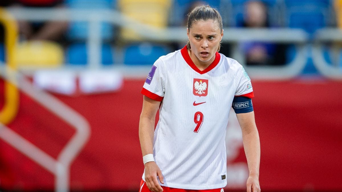 Ewa Pajor en un partido con Polonia