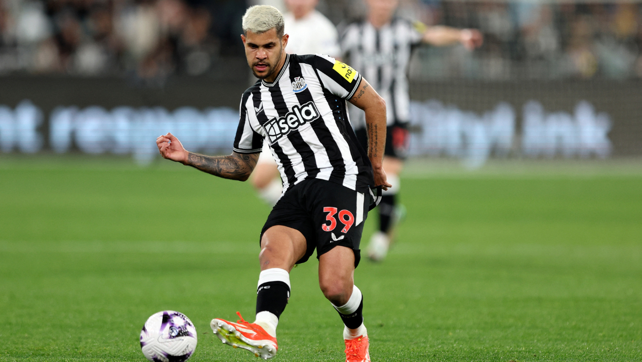 Bruno Guimarães en el duelo entre el Newcastle y el Tottenham en la Premier League