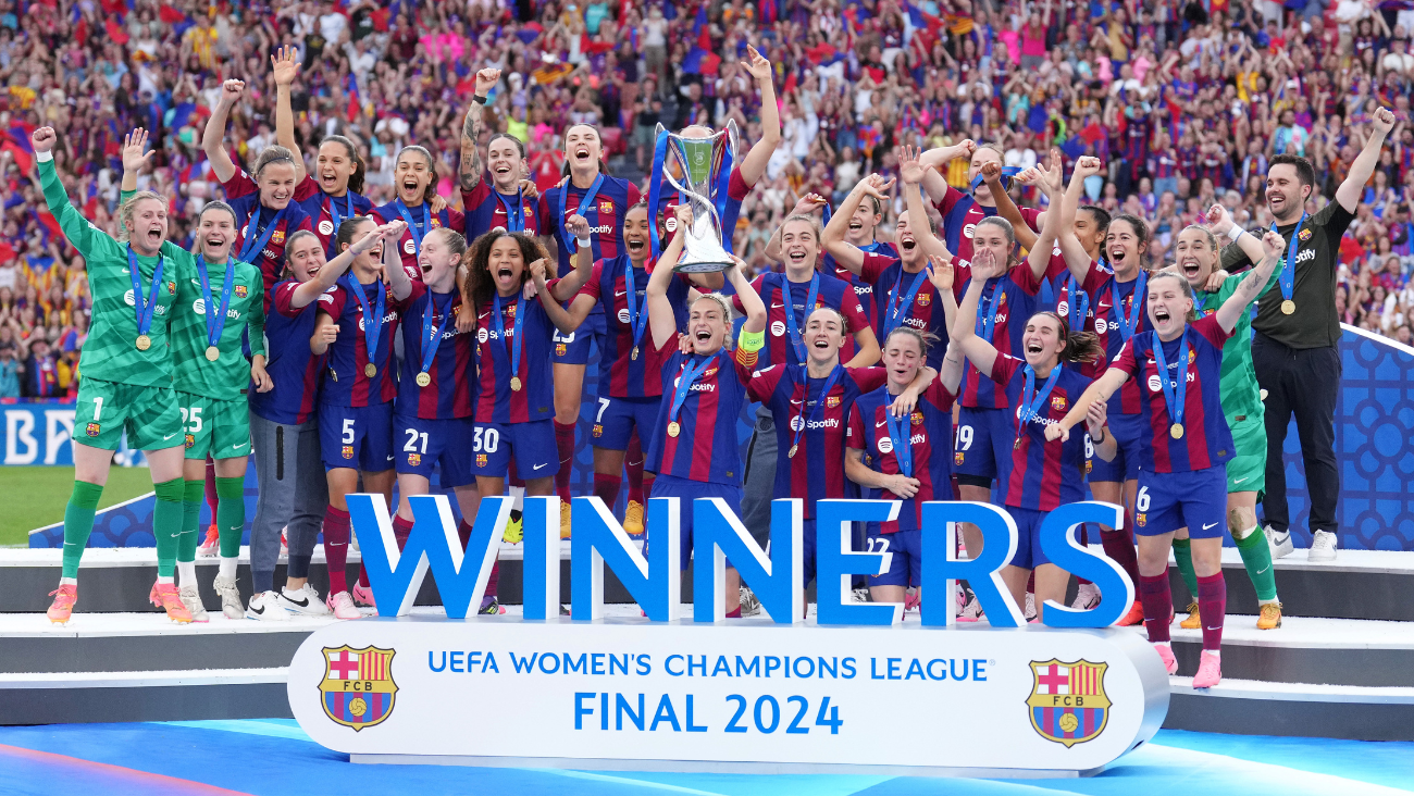 El Barça Femení celebrando la obtención de la UEFA Women's Champions League en Bilbao ante el Olympique Lyon