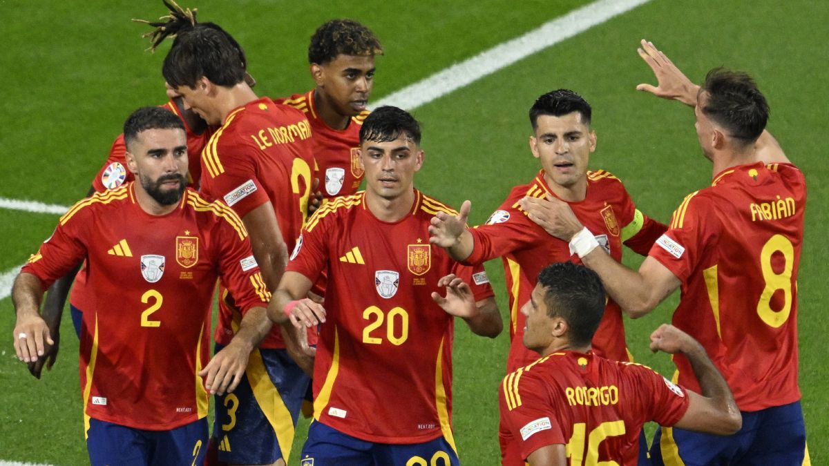 Los jugadores de España celebran un gol en la Euro