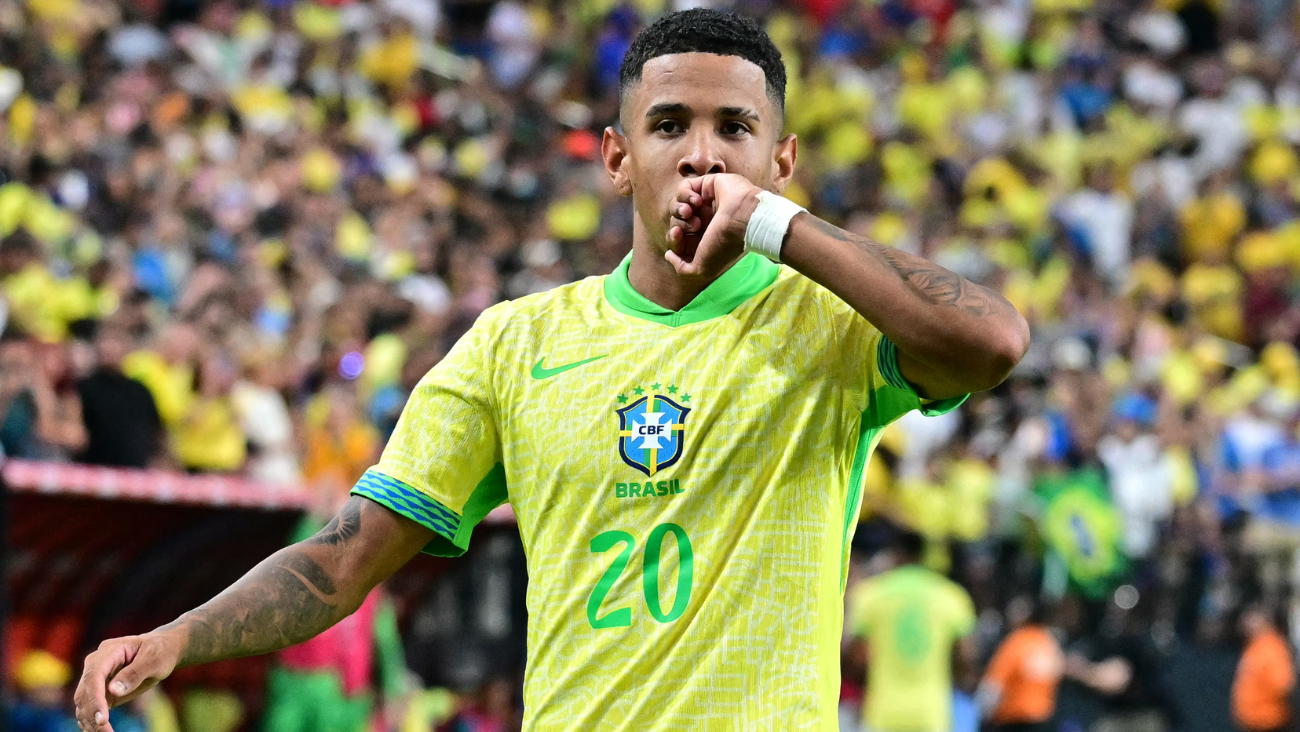 Savinho en el duelo entre Brasil y Paraguay en la Copa América 2024