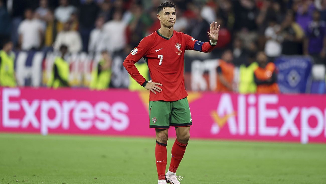 Cristiano Ronaldo se lamenta tras fallar un penalti ante Eslovenia