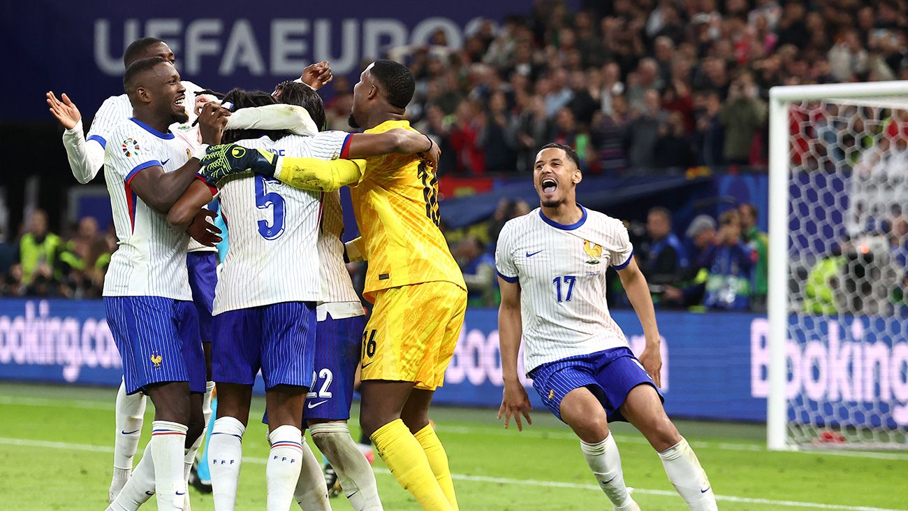 Francia celebrando el triunfo ante Portugal