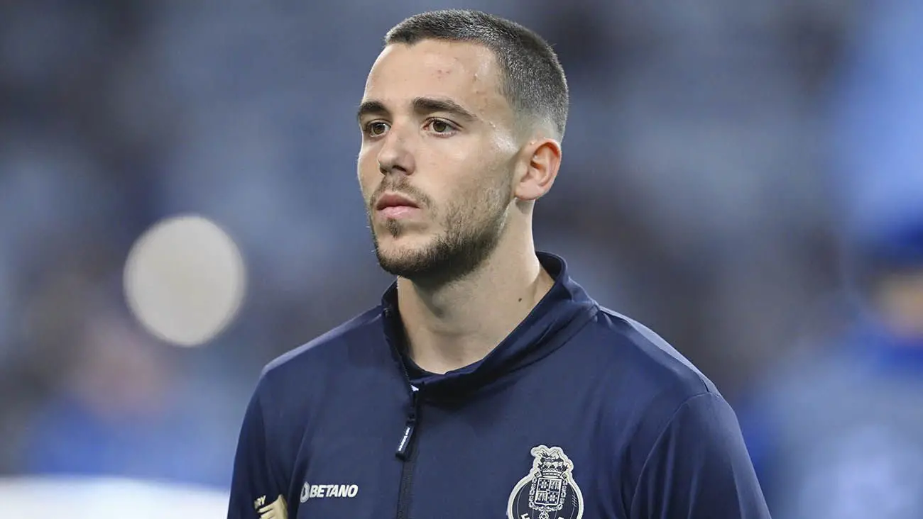 Nico González en la previa de un partido ante el Oporto