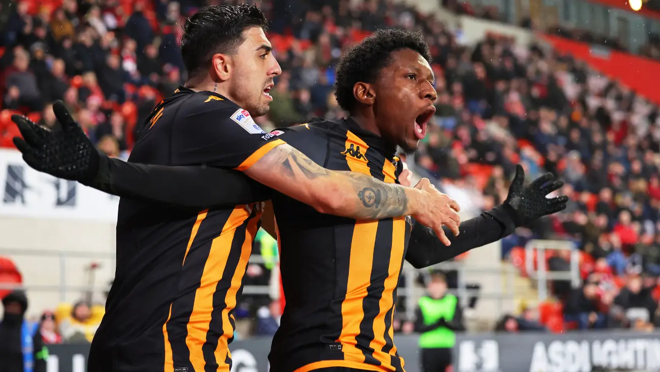 Jaden Philogene en el duelo entre el Rotherham United y el Hull City en el Sky Bet Championship