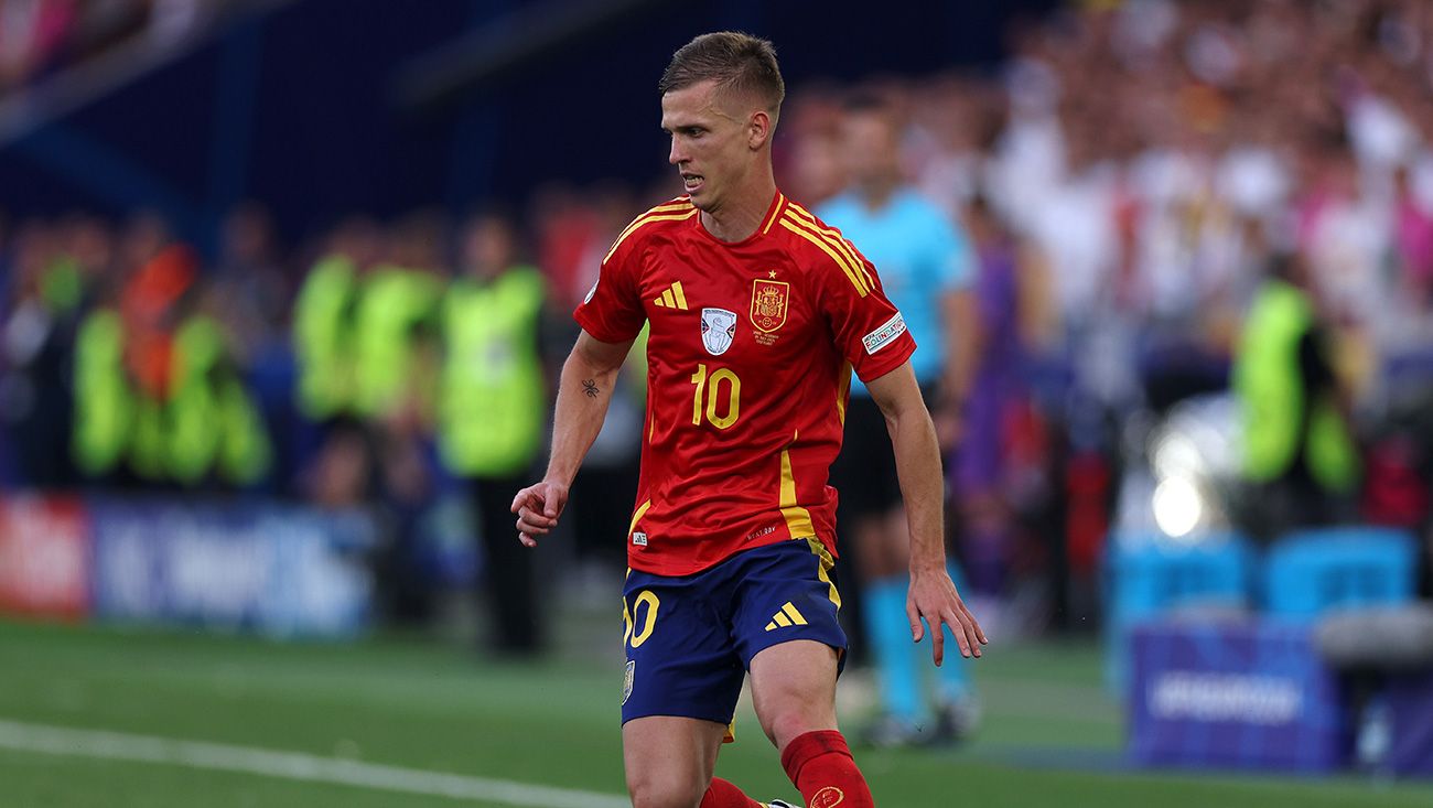 Dani Olmo durante un partido con España