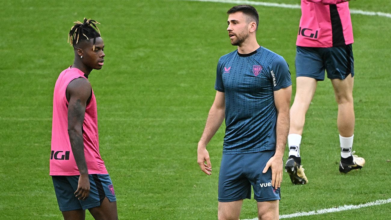 Nico Williams y Unai Simón durante un entrenamiento del Athletic