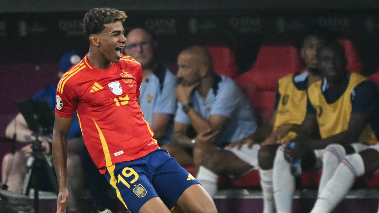 Lamine Yamal celebrando tras su golazo en el duelo entre España y Francia en la Eurocopa 2024