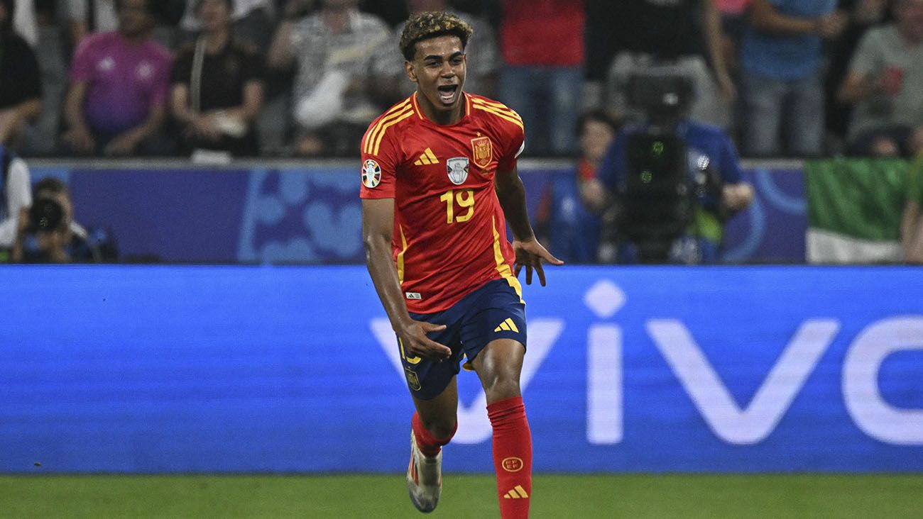 Lamine Yamal celebrating his goal against France