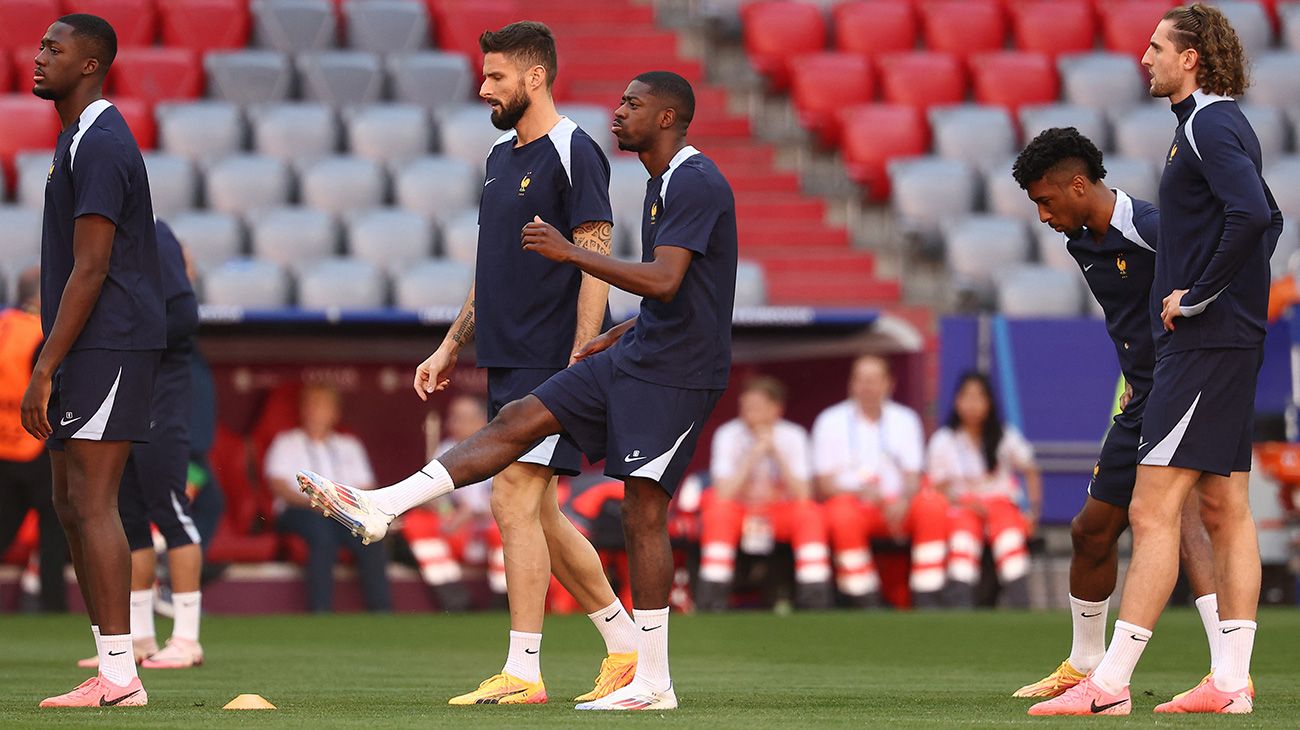 Los jugadores Francia calentando