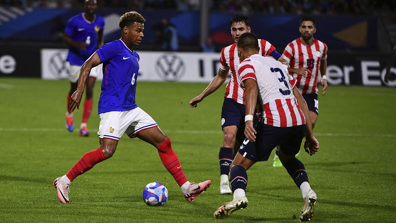 Désiré Doué en un partido con la Sub-23 de Francia