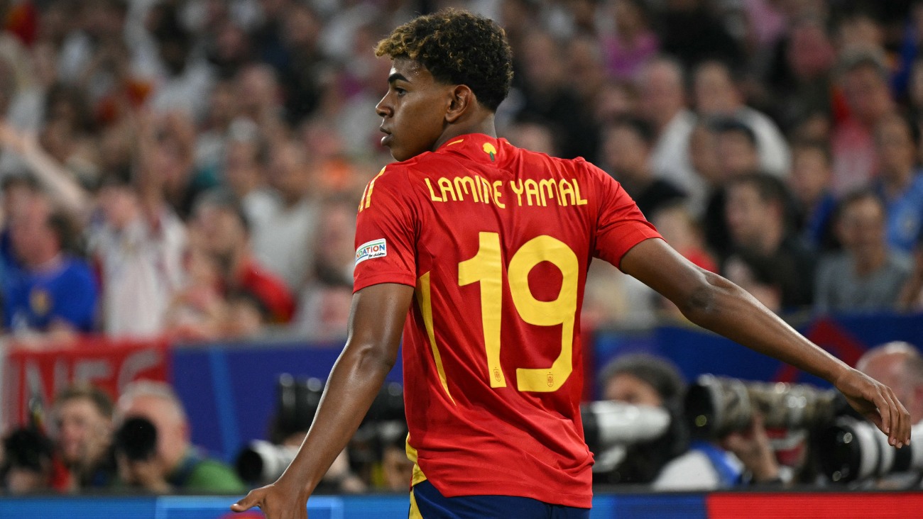 Lamine Yamal con el dorsal 19 con la selección de España en la disputa del duelo de 'semis' ante Francia en la Eurocopa 2024