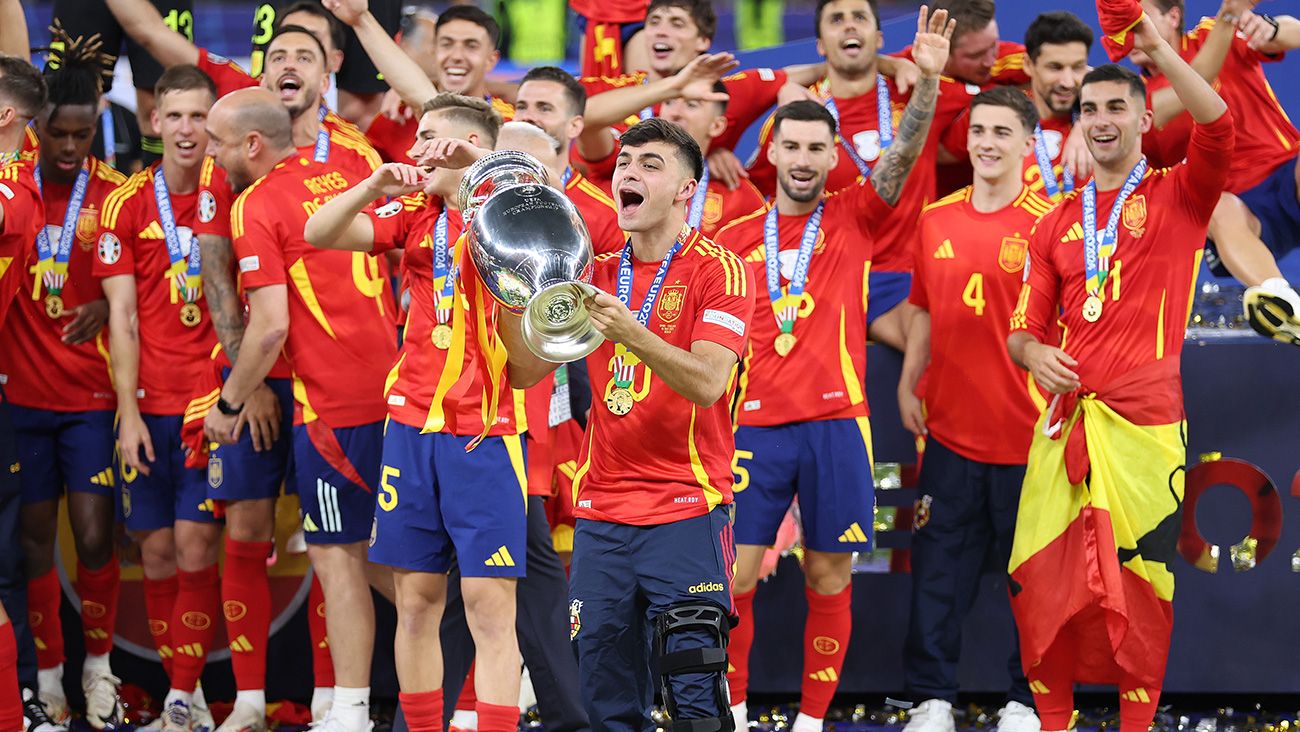 Pedri celebrando Eurocopa