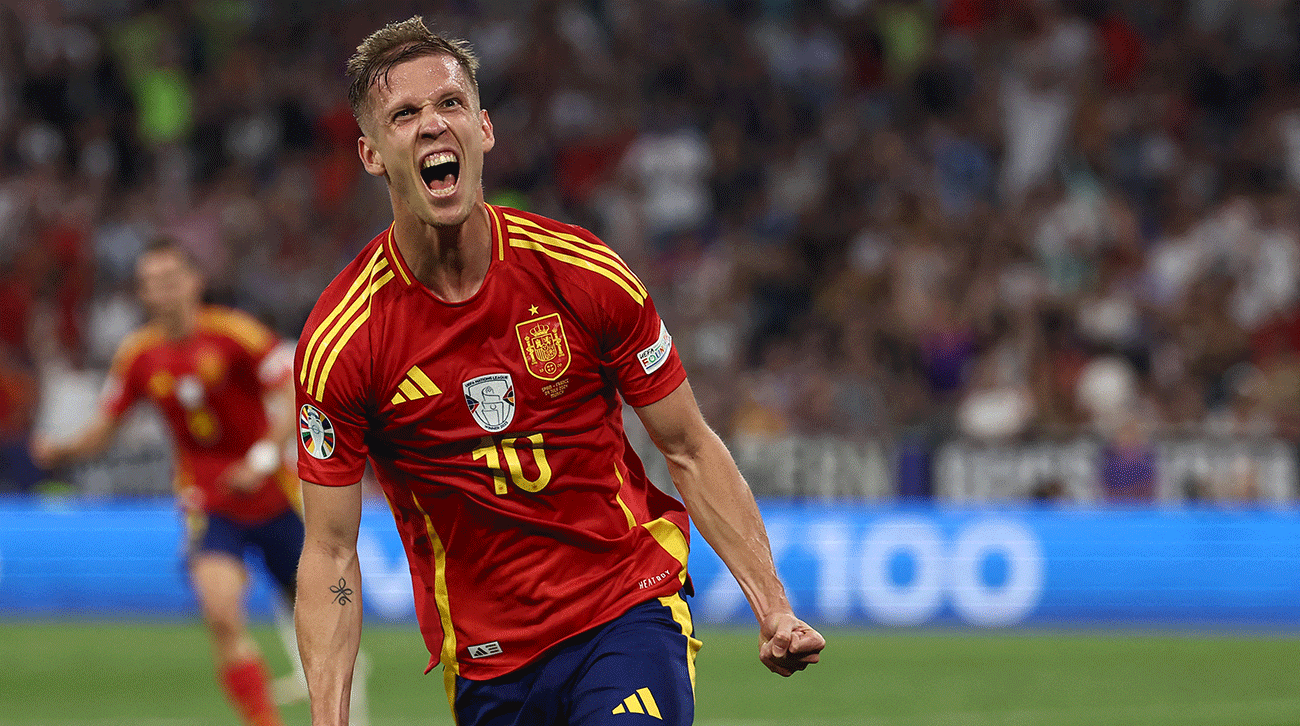 Dani Olmo en un partido de España