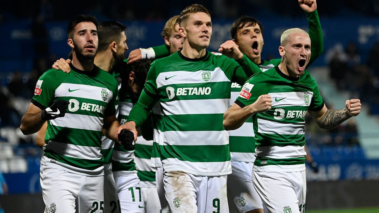 Gyokeres celebra un gol con sus compañeros