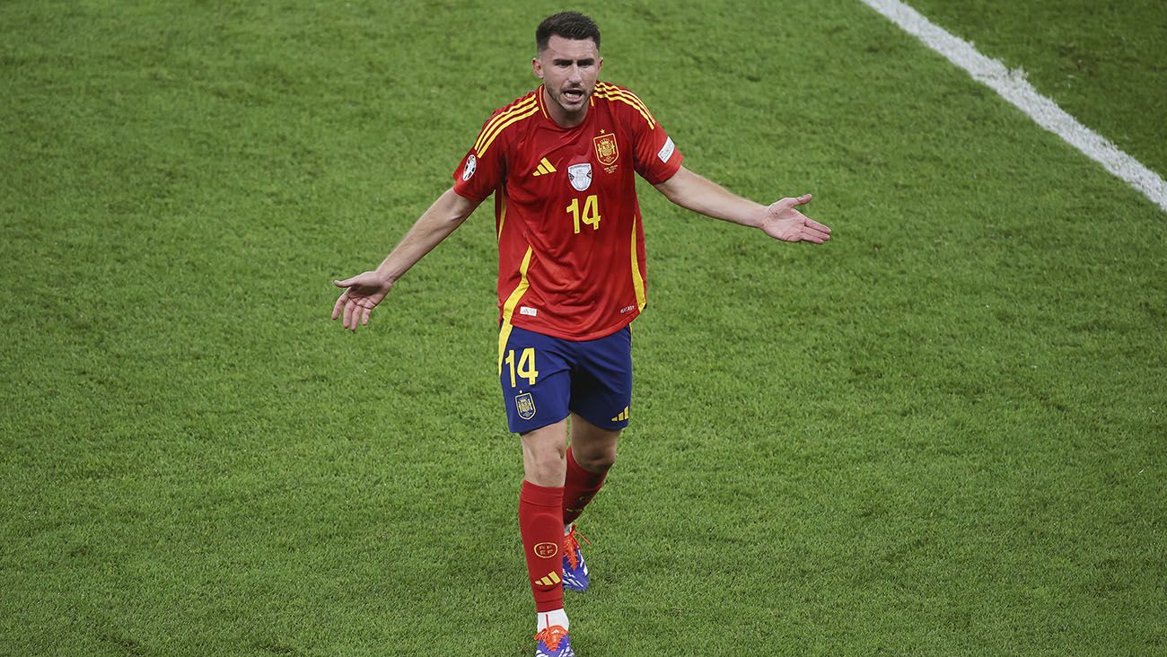 Aymeric Laporte in a match with Spain